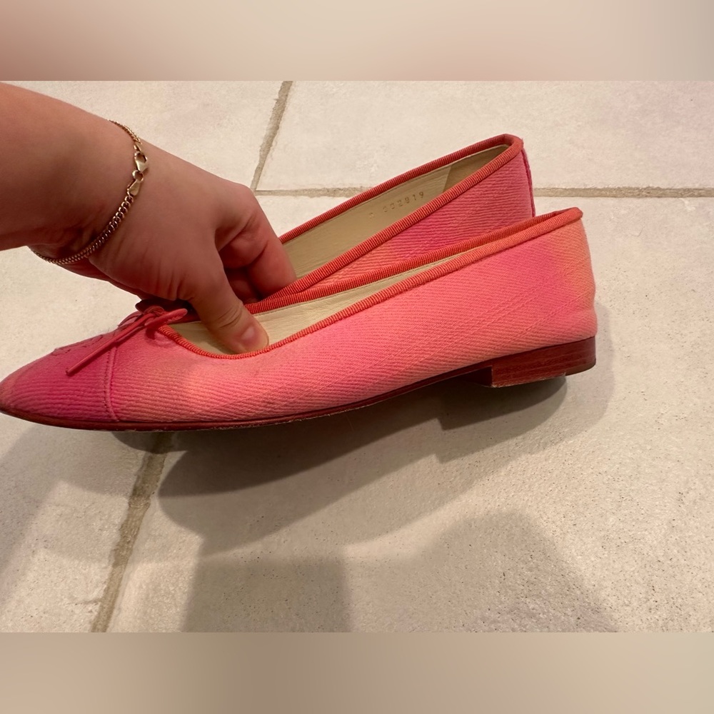 CHANEL Pink Flats with Bow Detail - Picture 2 of 9